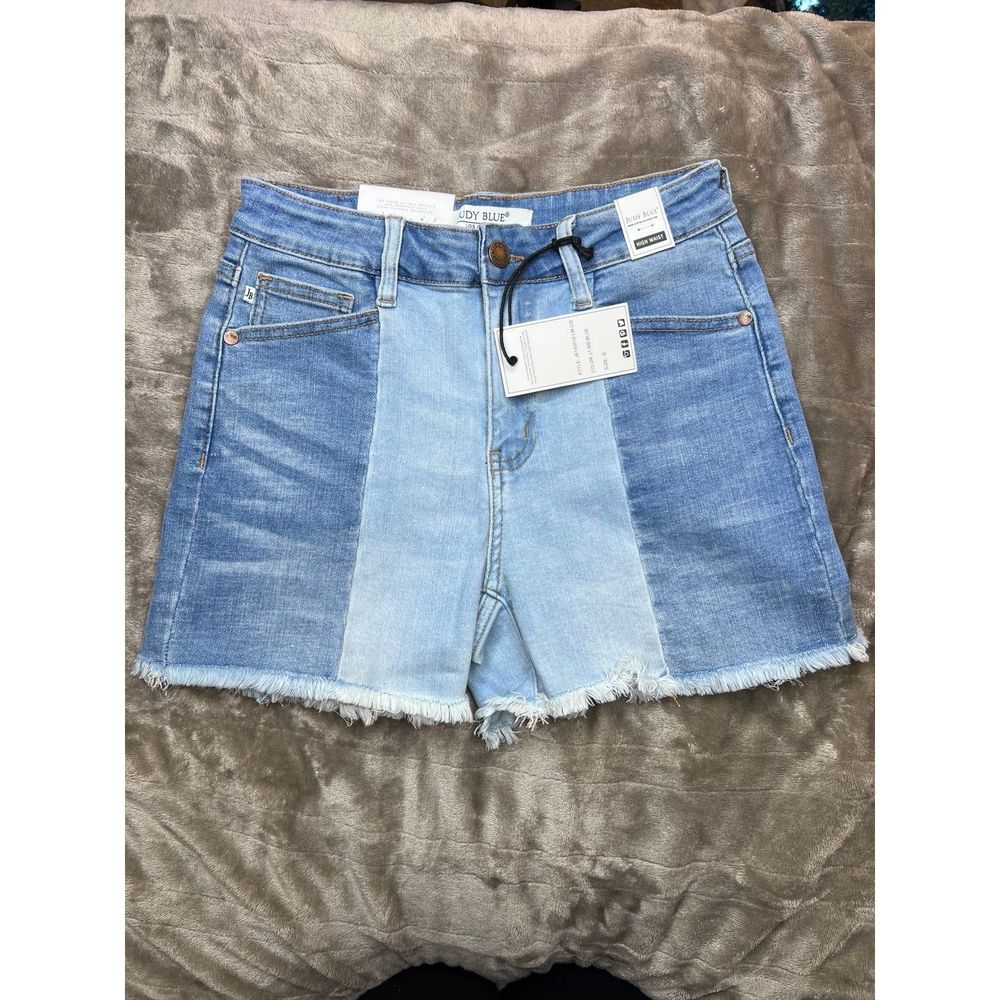Judy Blue NWT two tone shorts size small